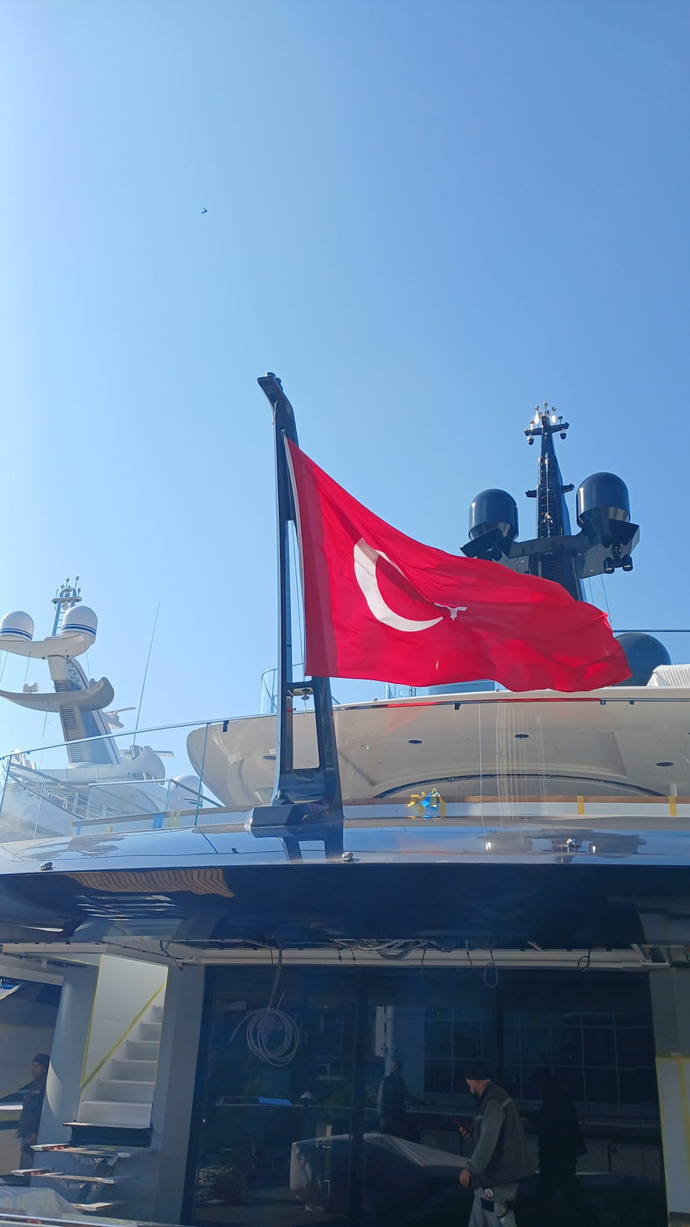 Kıç ve Baş Bayrak Direkleri