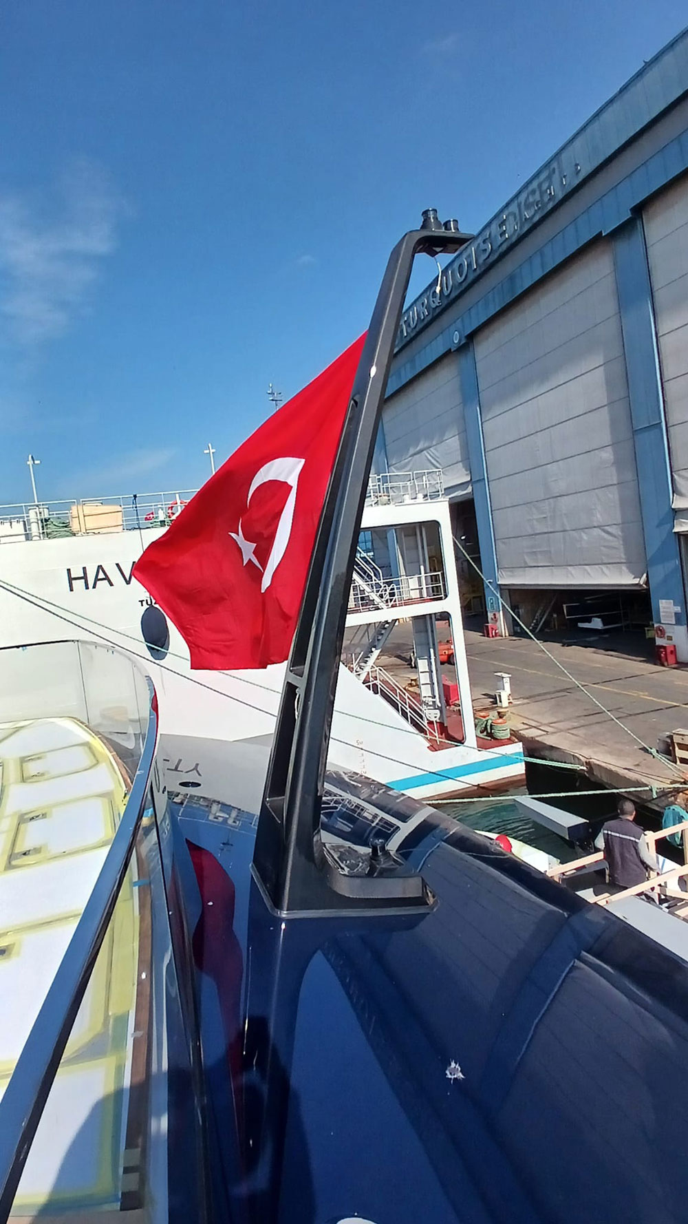 Kıç ve Baş Bayrak Direkleri